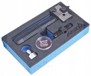 Przyrząd do zarabiania przewodów hamulcowych.